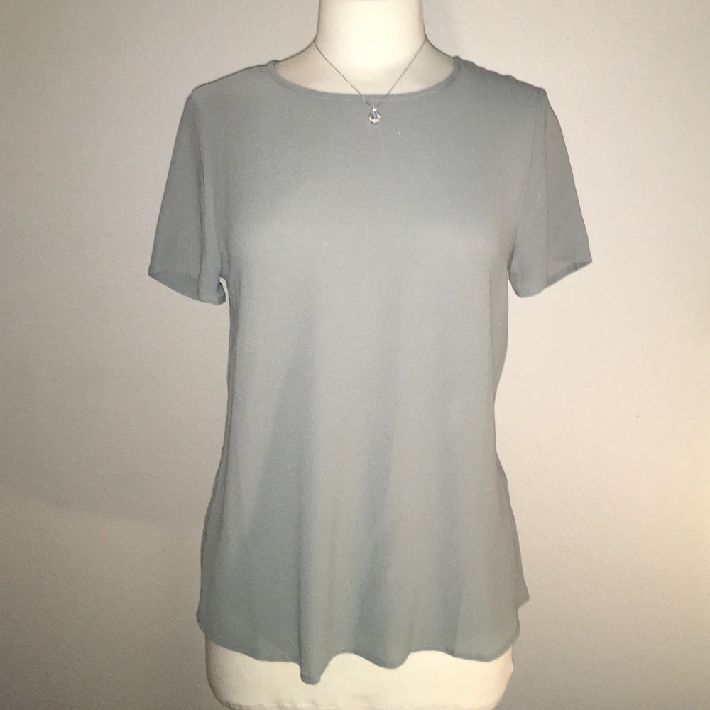 Ayla light mint Scalloped edge, slit back top